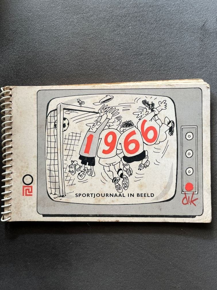 Sportjournaal in Beeld 1966 - Vintage Sport Cartoon Boekje, Ophalen of Verzenden, Gelezen, Overige sporten