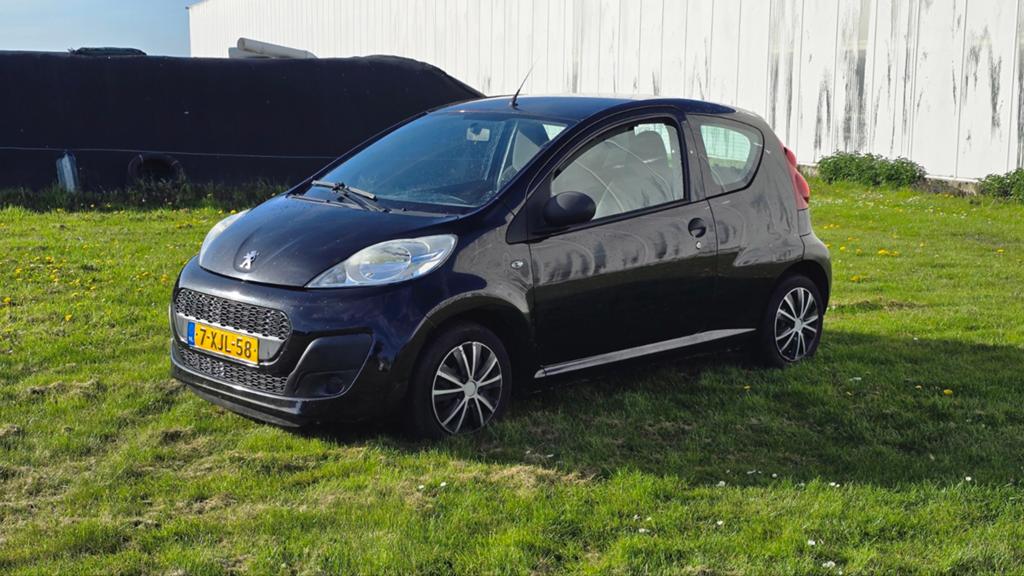 Peugeot 107 1.0 12V E-vti 68PK 3DR 2014 Zwart NWE APK / NAP, Voorwielaandrijving, Stof, 4 stoelen, Origineel Nederlands