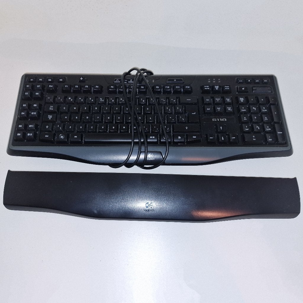 Logitech G110 Gaming Toetsenbord + Polssteun QWERTY, Computers en Software, Gebruikt, Logitech G, Ophalen of Verzenden, Qwerty