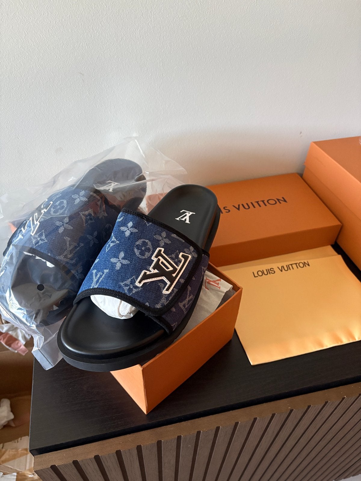 Louis Vuitton slippers maat 44 🅰️60€🅰️, Ophalen of Verzenden, Nieuw, Blauw, Slippers