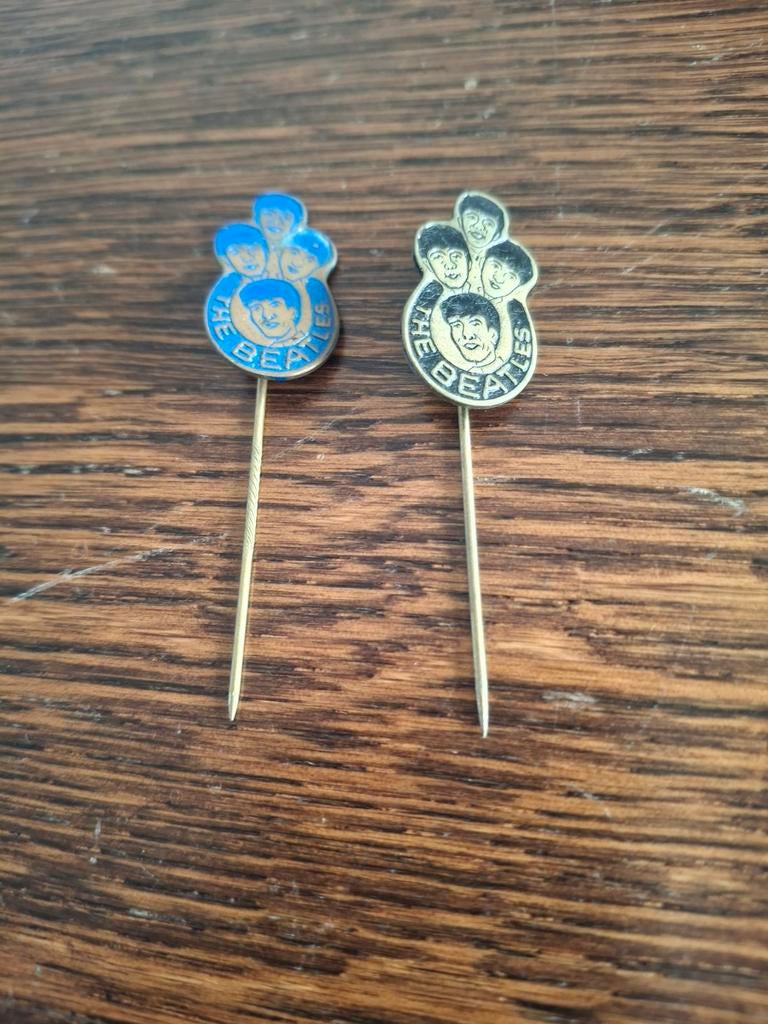 2 Beatles Speldjes, Ophalen of Verzenden, Gebruikt, Overige onderwerpen, Speldje of Pin