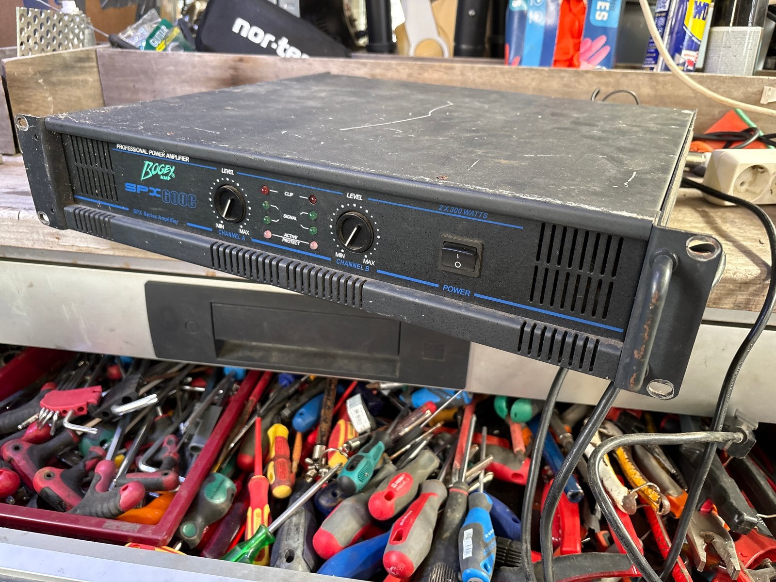 BOGEY SPX 6100 Professionele Eindversterker 2x 300W, Gebruikt, 120 watt of meer, Stereo, Ophalen