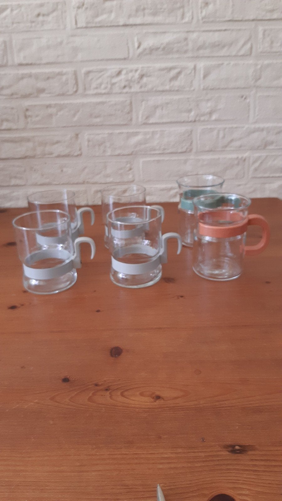 6 Leuke theeglazen met gekleurde houders, Ophalen of Verzenden, Gebruikt, Glas, Glas of Glazen