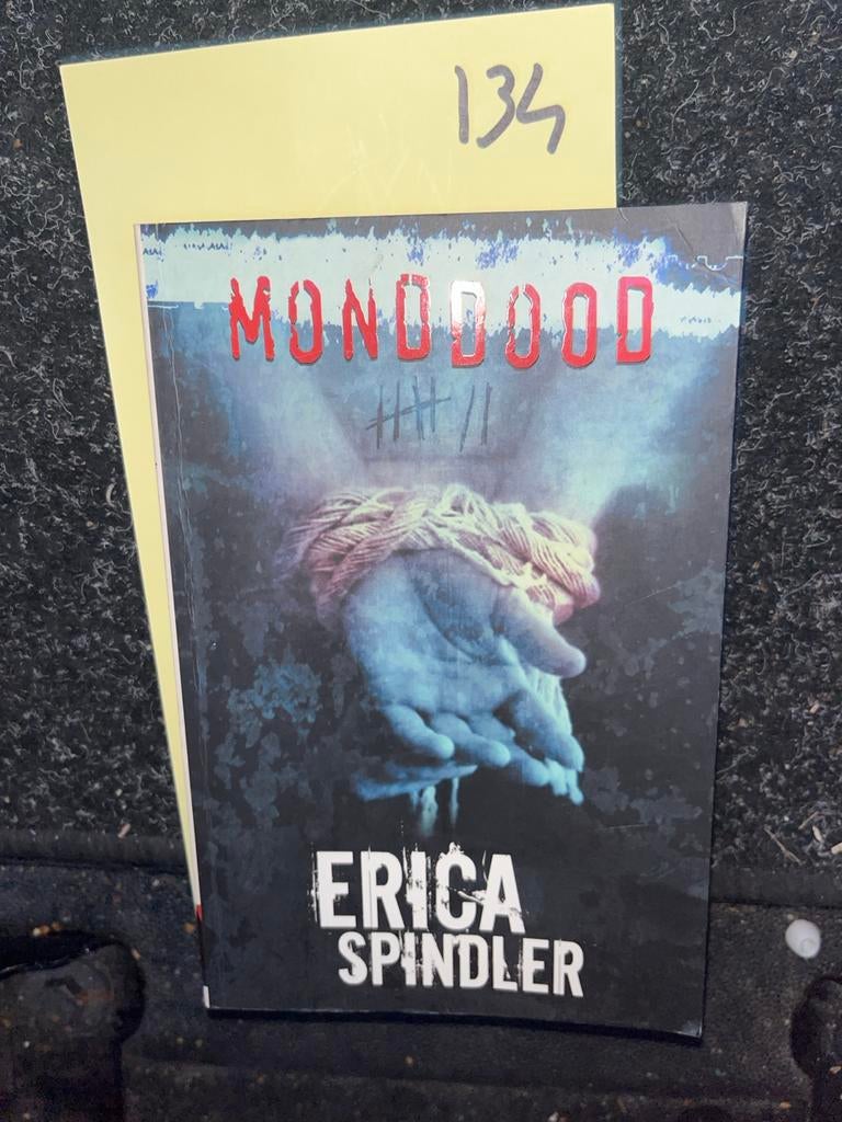 Monddood - Erica Spindler (Thriller), Ophalen of Verzenden, Zo goed als nieuw, Wereld overig