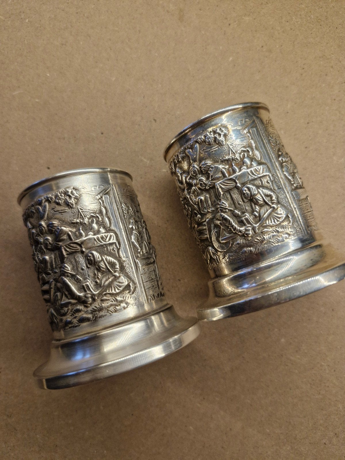 2 antieke zilveren bekers met gedetailleerde gravures, Ophalen of Verzenden, Zilver