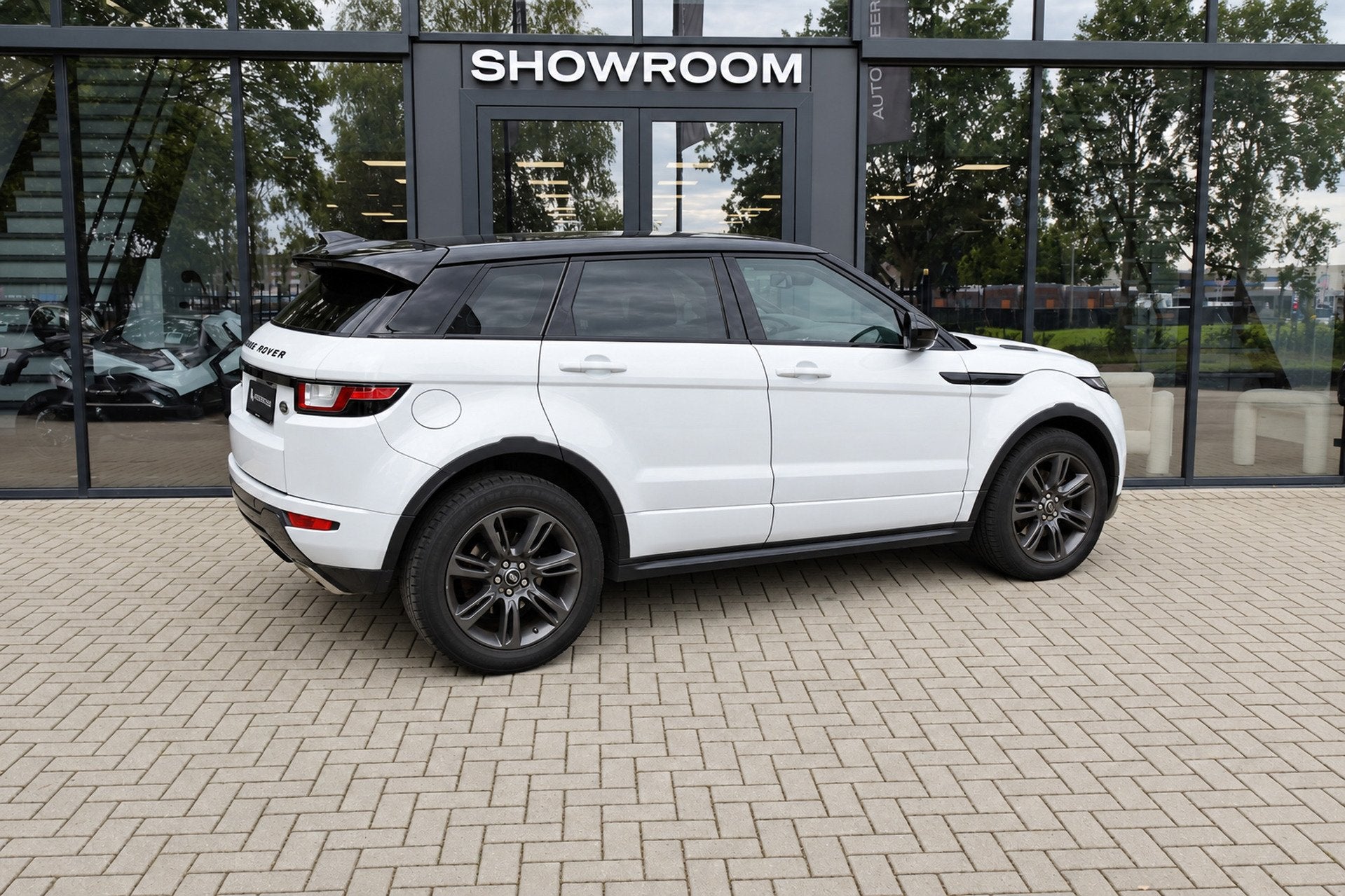 Land Rover Range Rover Evoque 2.0 TD4 SE Dynamic PANO KEYLES, Auto's, Automaat, Dealer onderhouden, Gebruikt, Zwart