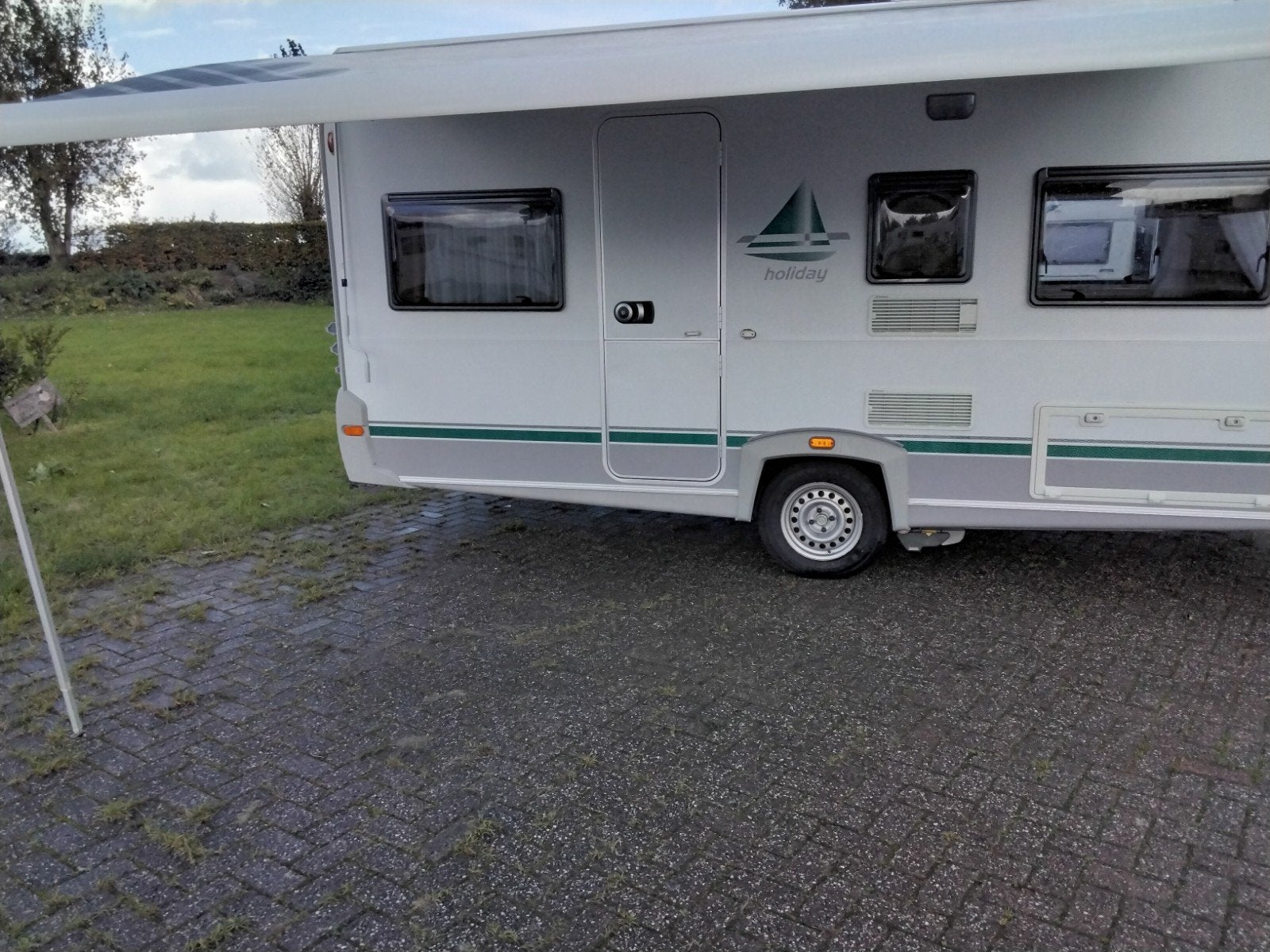 Te Koop Knaus Eifelland Holiday 460 TQK  met airco, Caravans en Kamperen, Rondzit, 6 tot 7 meter, Douche, Tot en met 5