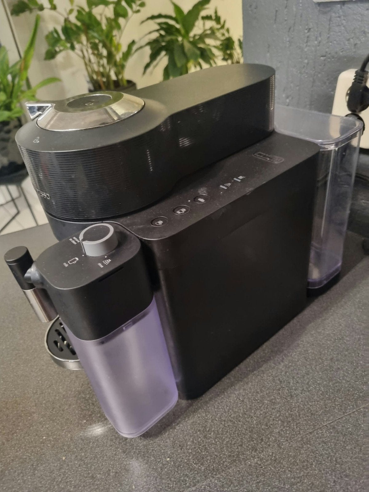 Nespresso vertuo Lattissima Zwart, Ophalen, Gebruikt, Koffiemachine, 1 kopje