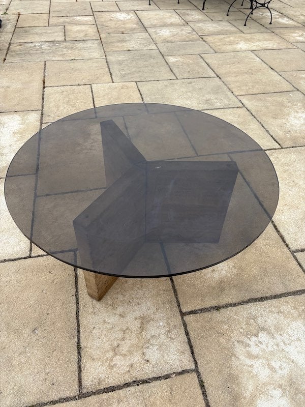 70-er jaren Salon tafel van Travertin en rookglas blad, Overige materialen, Gebruikt, 50 tot 100 cm, Mid-century