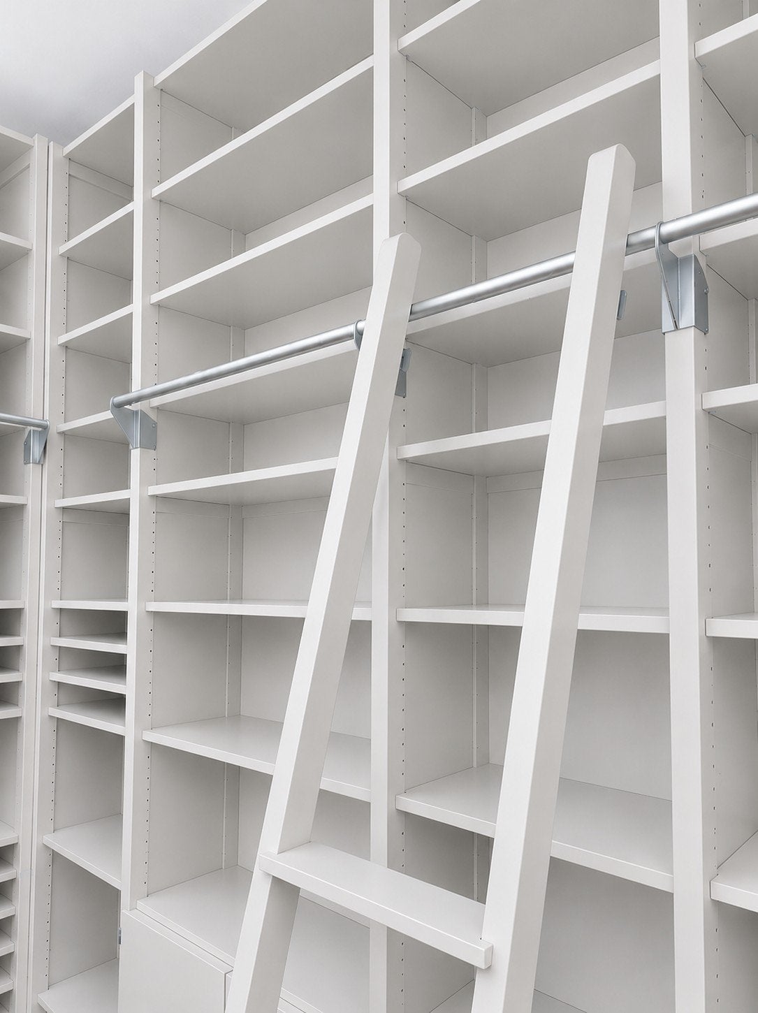 Grote LUNDIA, lazuur witte boekenkast met bibliotheek trap., Ophalen, Met plank(en), 200 cm of meer, Zo goed als nieuw