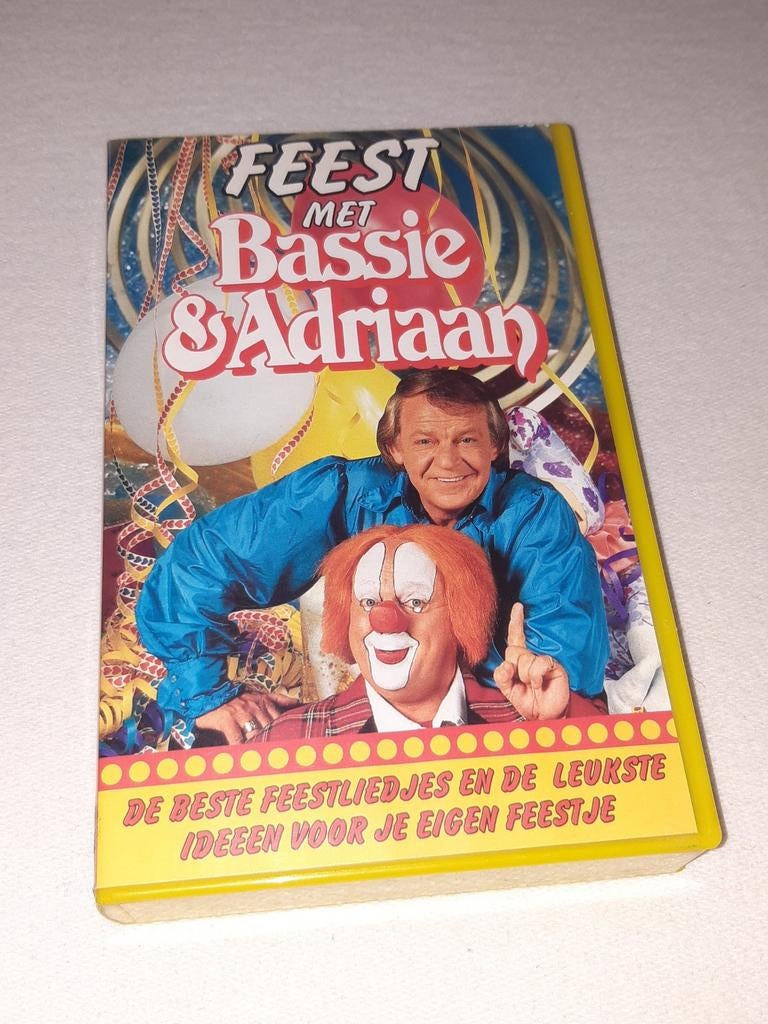 Feest met Bassie en Adriaan CNR., Cd's en Dvd's, VHS | Kinderen en Jeugd, Alle leeftijden, Kinderprogramma's en -films, Overige typen
