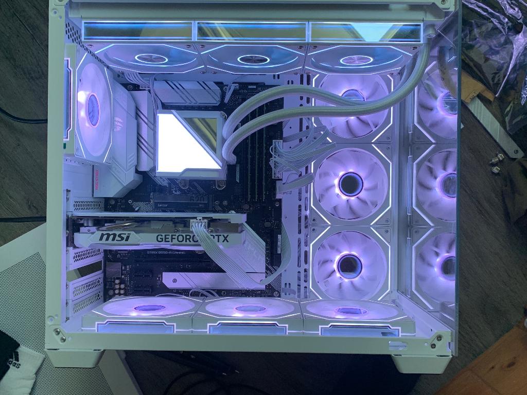 Volledige setup / Gaming pc (rtx 4060 16gb + ryzen 7 5700x), Ophalen, Zo goed als nieuw