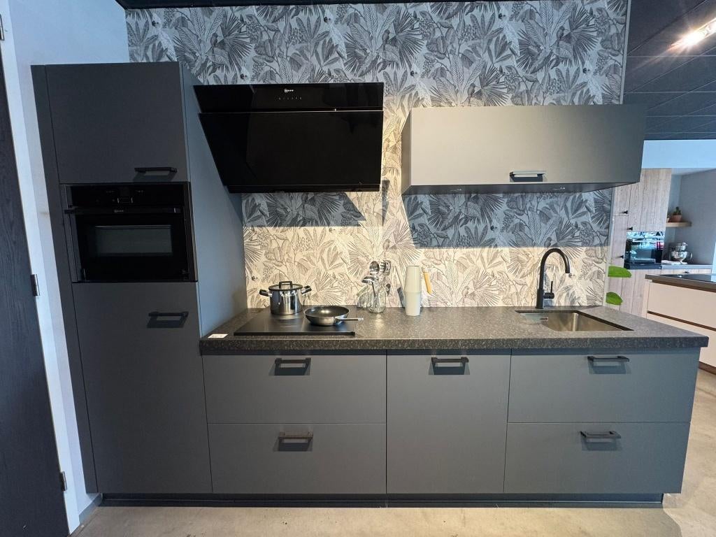 Te koop: Complete Made by Das showroomkeuken – nieuw, Ophalen, Enkelwandige keuken, Groen, Graniet of Steen