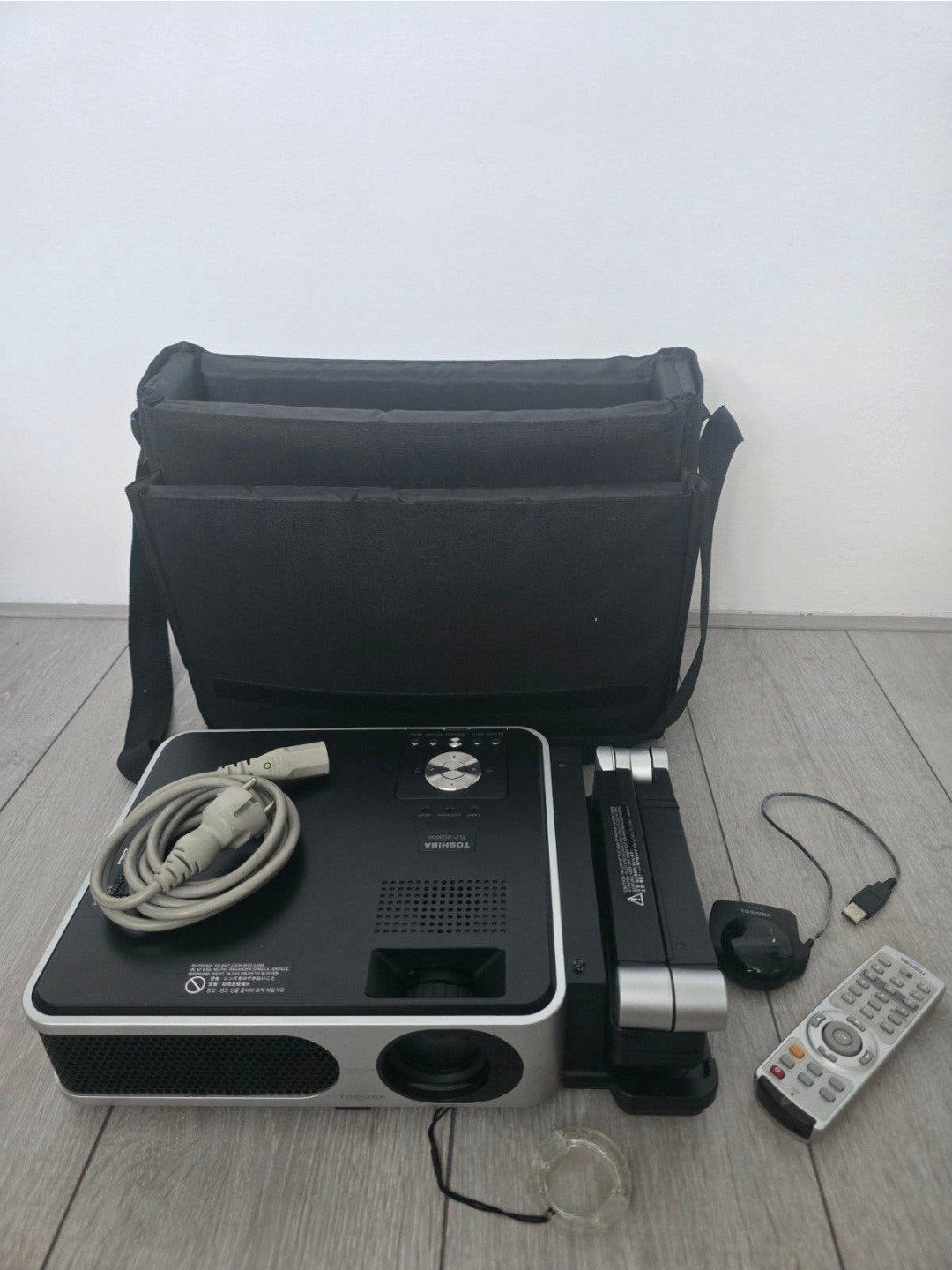 Toshiba TLP-XC3000 Beamer/Projector met documentcamera, Ophalen, LCD, Overige resoluties, Gebruikt