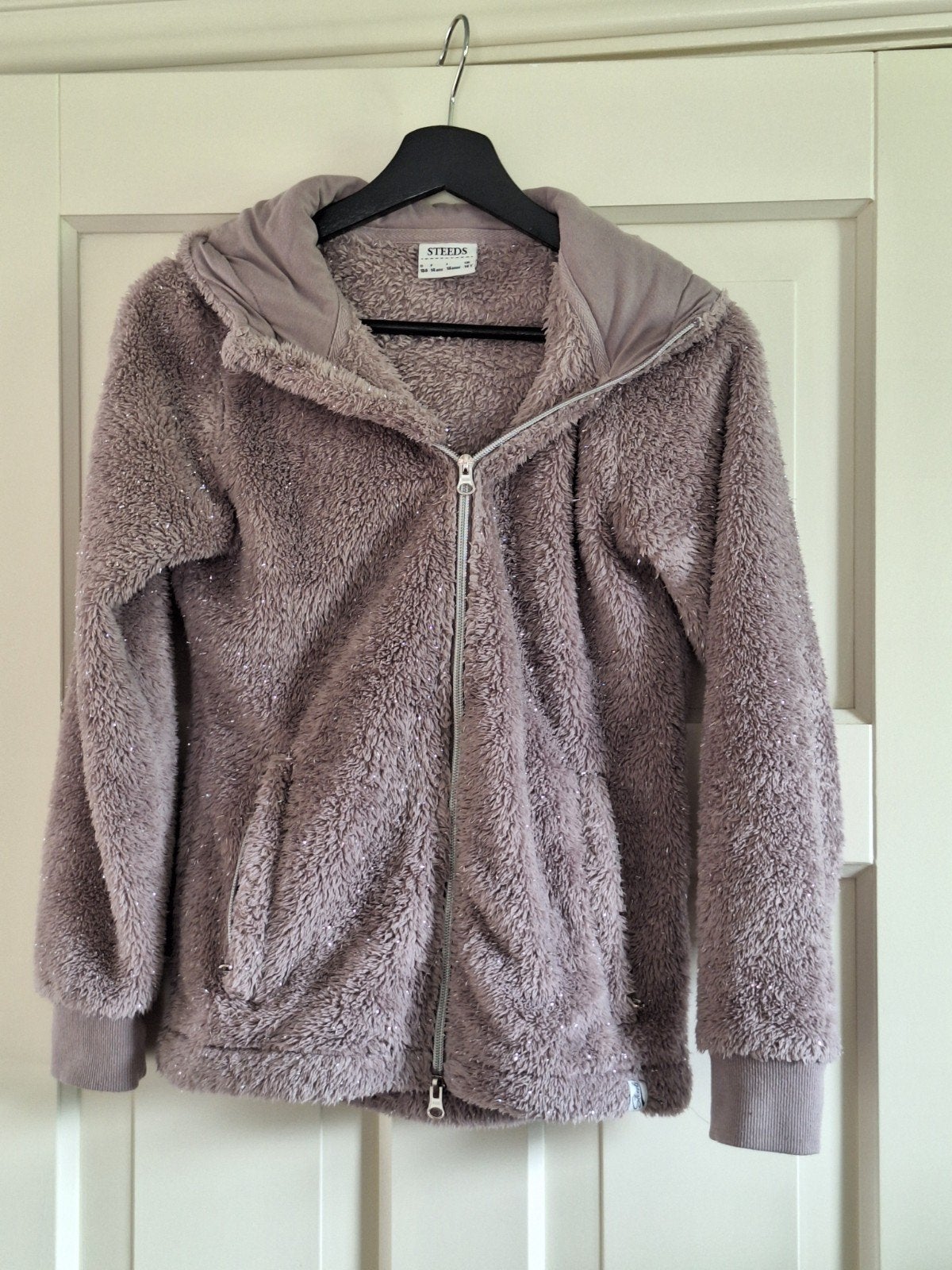 Steeds pluizige hoodie met rits - Maat 164, Overige merken, Ophalen of Verzenden, Zo goed als nieuw, Overige maten