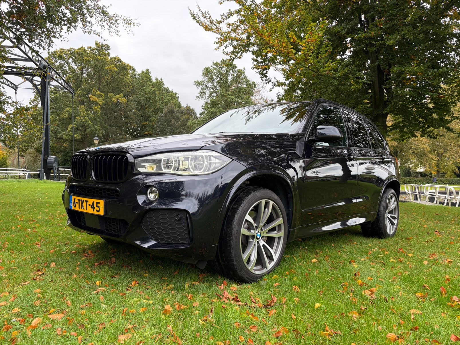 BMW X5 xDrive35i High Executive |PANO|HUD|SOFTCLOSE|HARMANKD, Auto's, 2005 kg, Zwart, Particulier, 129 €/maand