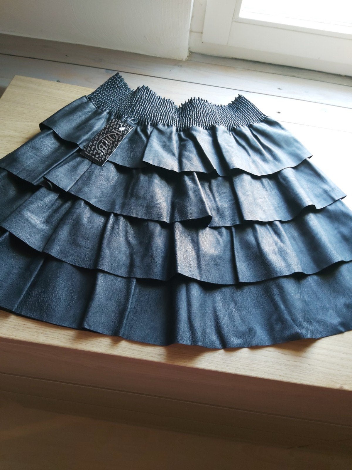 Zwarte gelaagde rok met ruches -taille unique nieuw, Kleding | Dames, Rokken, Ophalen, Zwart, Maat 42/44 (L), Nieuw