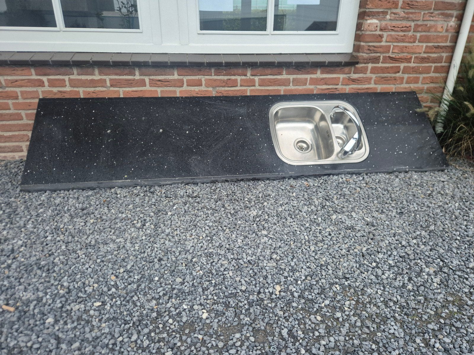 Zwarte aanrechtblad met spoelbak en kraan, Huis en Inrichting, Ophalen, Gebruikt, Zwart, 200 cm of meer