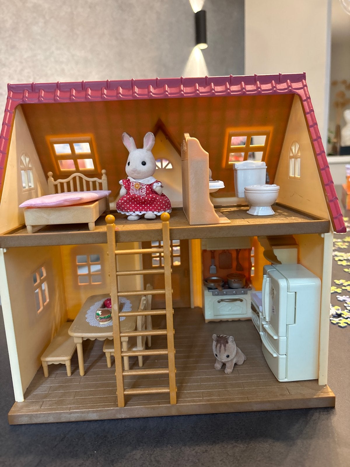 Sylvanian Families Poppenhuis met Meubels en Figuren, Ophalen, Zo goed als nieuw, Poppenhuis