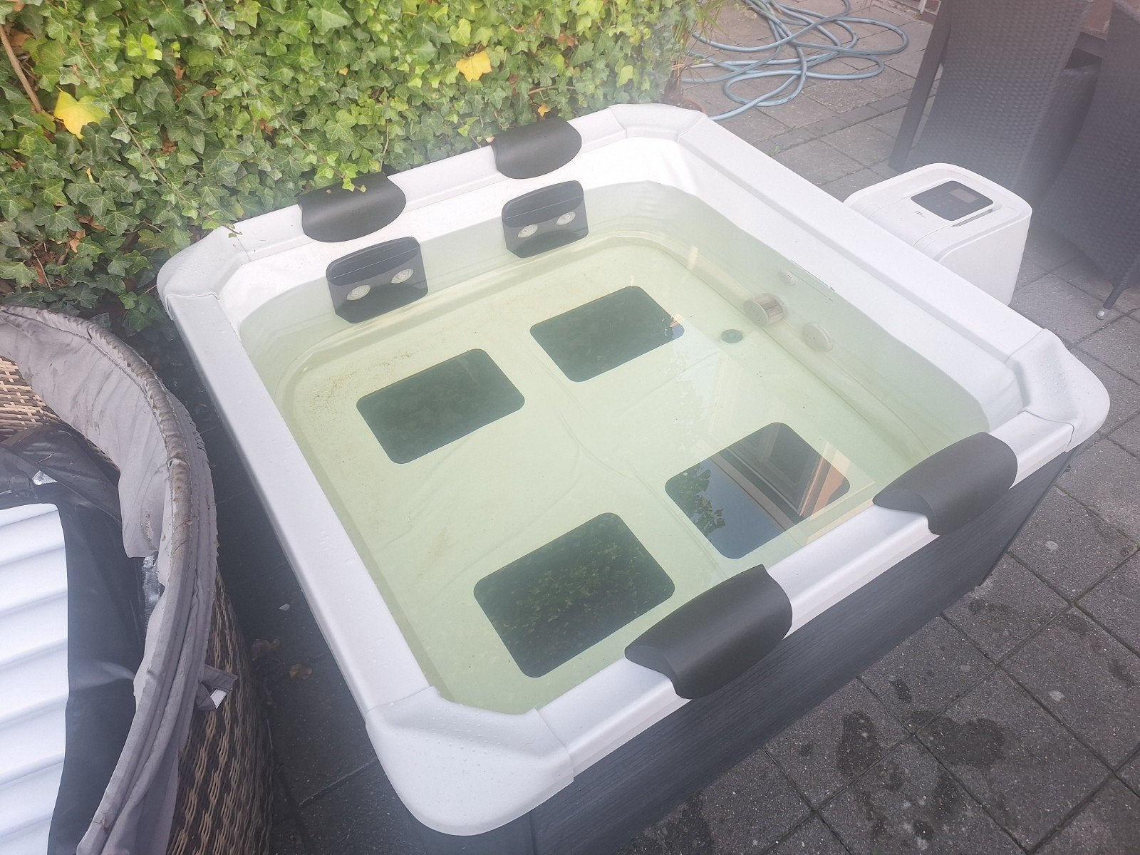 Mspa Napuka 4-persoons jacuzzi met hydro- en bubbeljets, Ophalen, Gebruikt, Filter, Vast