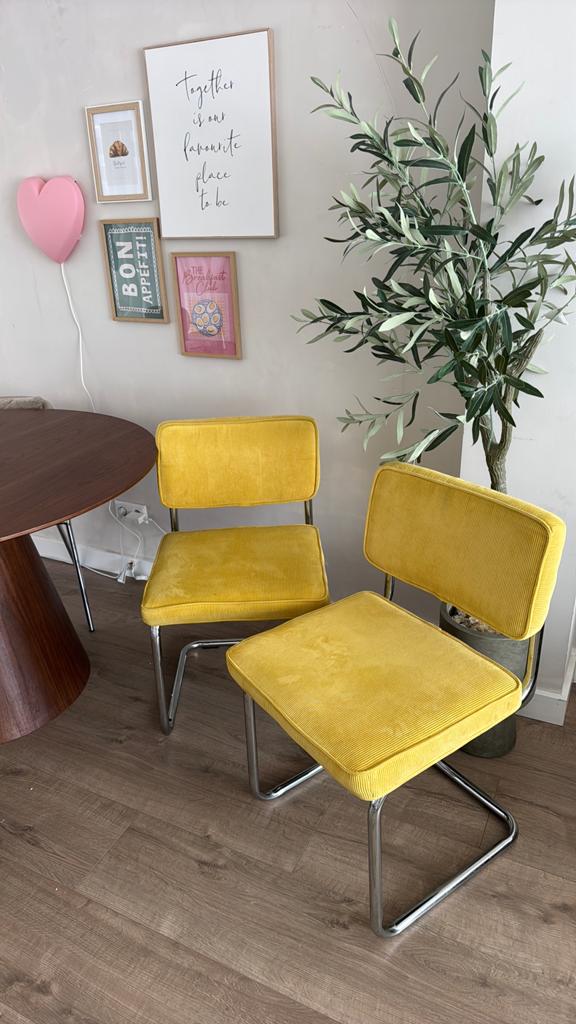 Mooie gele/mosterdgele eetkamerstoelen met zilveren poten, Gebruikt, Twee, Overige kleuren, Ophalen of Verzenden