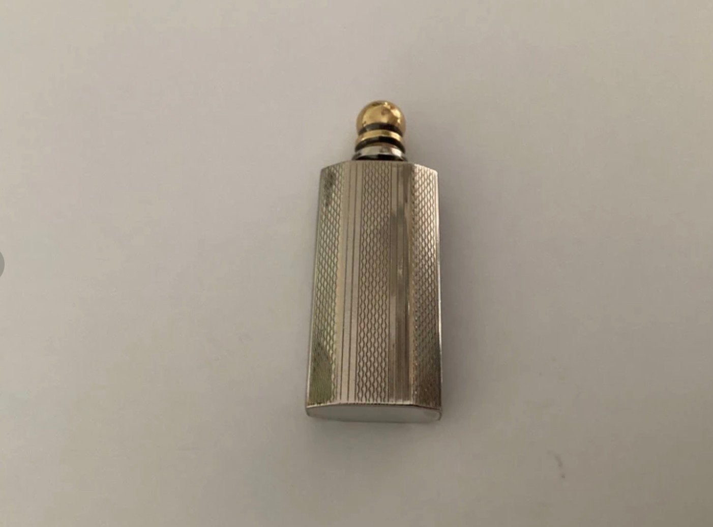 Antiek verzilverd parfum flesje met vergulde dop, Antiek en Kunst, Antiek | Goud en Zilver, Ophalen of Verzenden, Zilver