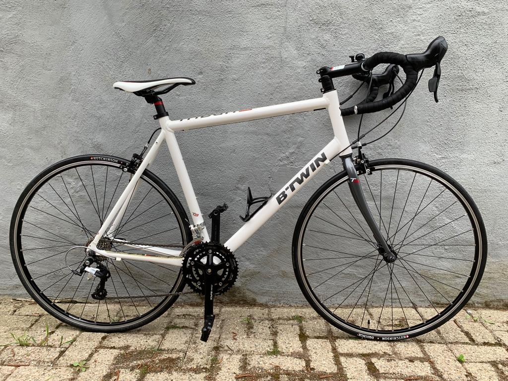B'TWIN -TRIBAN RC 3  NIEUWSTAAT, Fietsen en Brommers, Fietsen | Racefietsen, 28 inch, Velgrem, Aluminium, Zo goed als nieuw