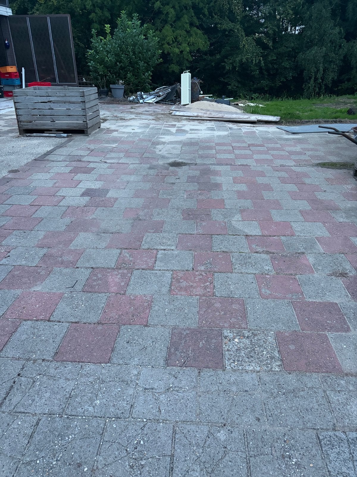 Gratis 30x30 tegels zelf eruit halen, Tuin en Terras, Ophalen, Gebruikt, 10 m² of meer, Beton