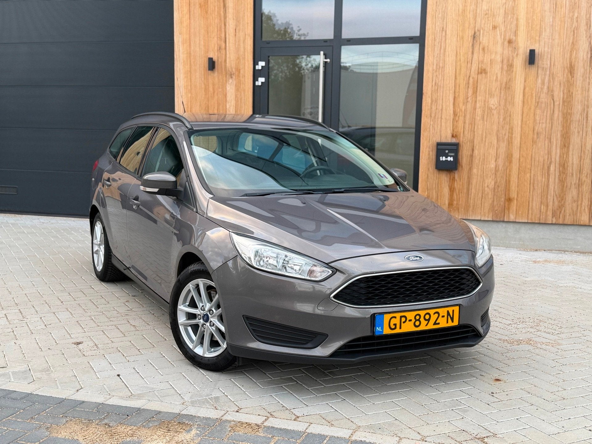 Ford Focus Wagon 1.5 TDCI Edition (bj 2015) NAVI|CARPLAY|INC, Auto's, Ford, Stof, Gebruikt, Euro 6, Bruin