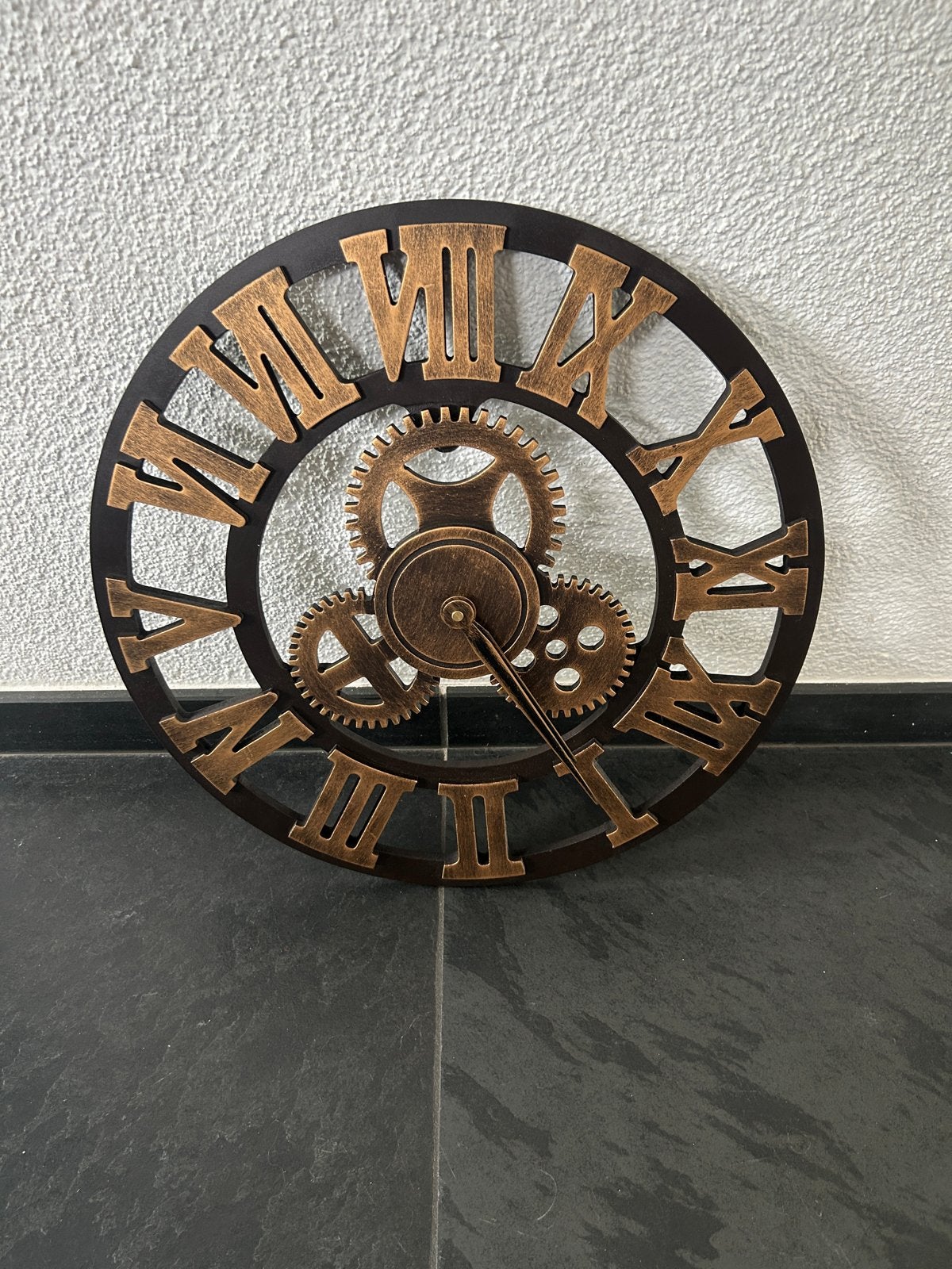 Industriële Wandklok Hout 45cm - Stoer Design, Huis en Inrichting, Ophalen of Verzenden, Zo goed als nieuw, Analoog, Wandklok