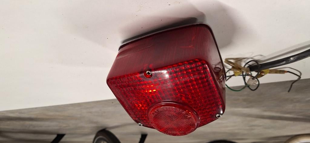 Achterlicht Honda CB50J, Fietsen en Brommers, Ophalen of Verzenden