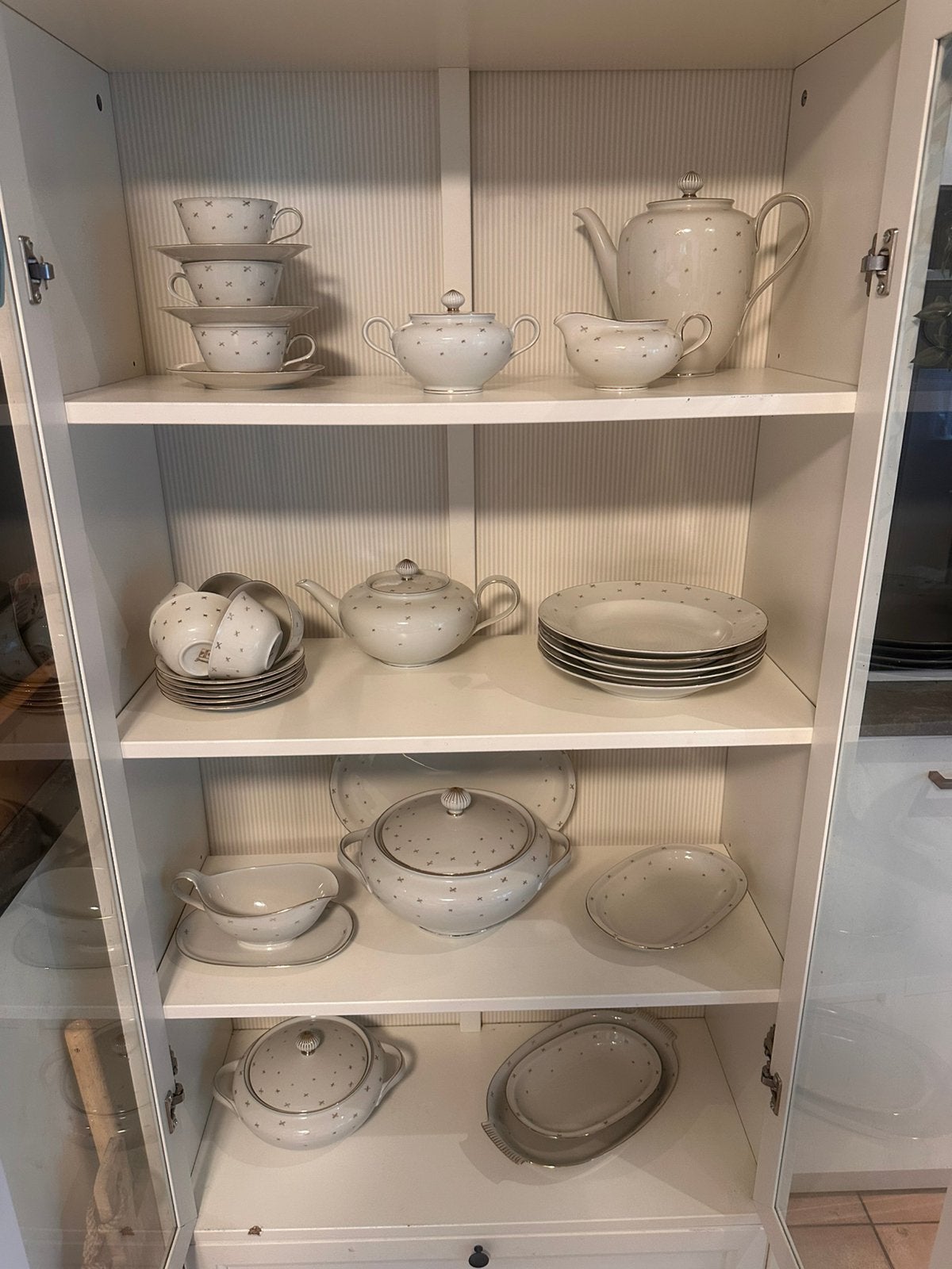 Prachtig Frans servies Apilco France "Grazia" Wit/Goud, Huis en Inrichting, Keuken | Servies, Ophalen of Verzenden, Zo goed als nieuw