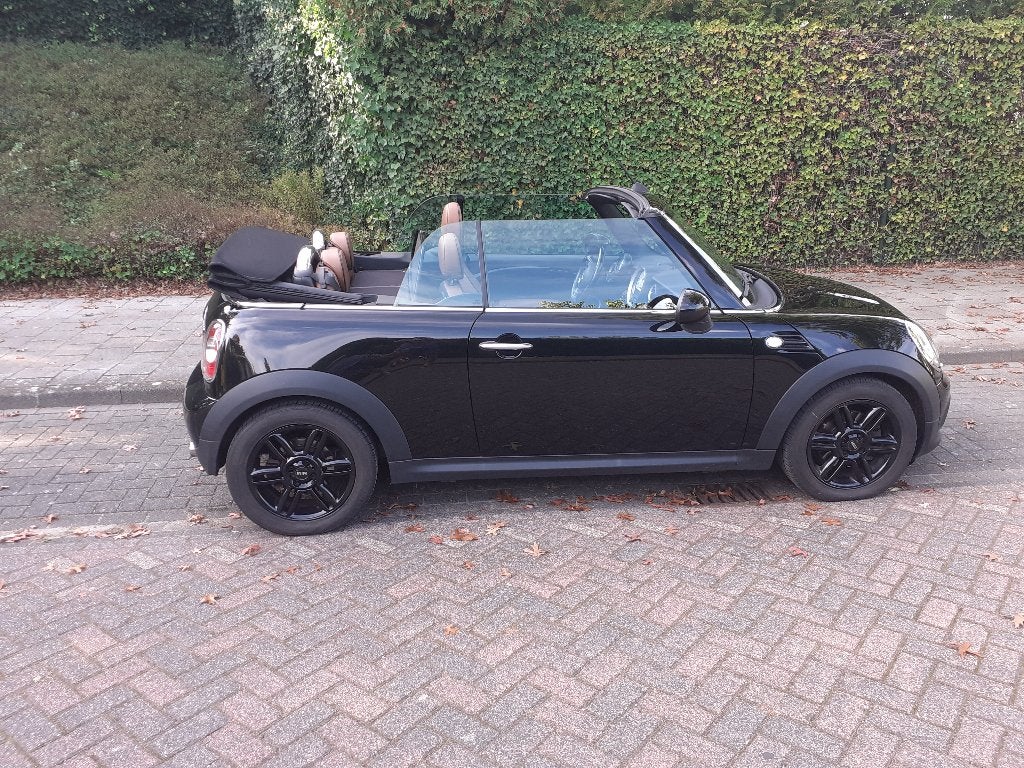 Mini Cooper Cabrio 116pk 2013 Zwart, Auto's, Euro 6, Cabriolet, 4 stoelen, Leder