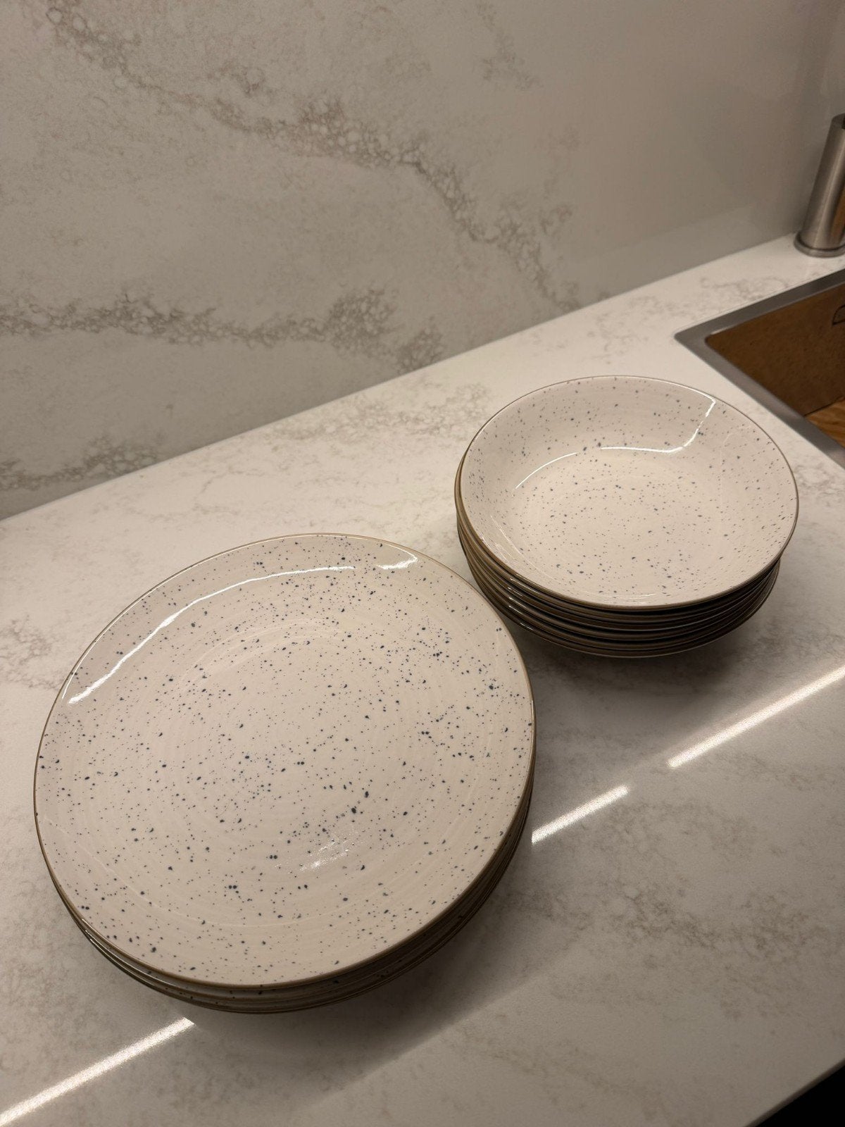 Tognana servies: 6 diepe en 6 platte borden, gespikkeld, Ophalen of Verzenden, Zo goed als nieuw, Bord(en), Overige stijlen