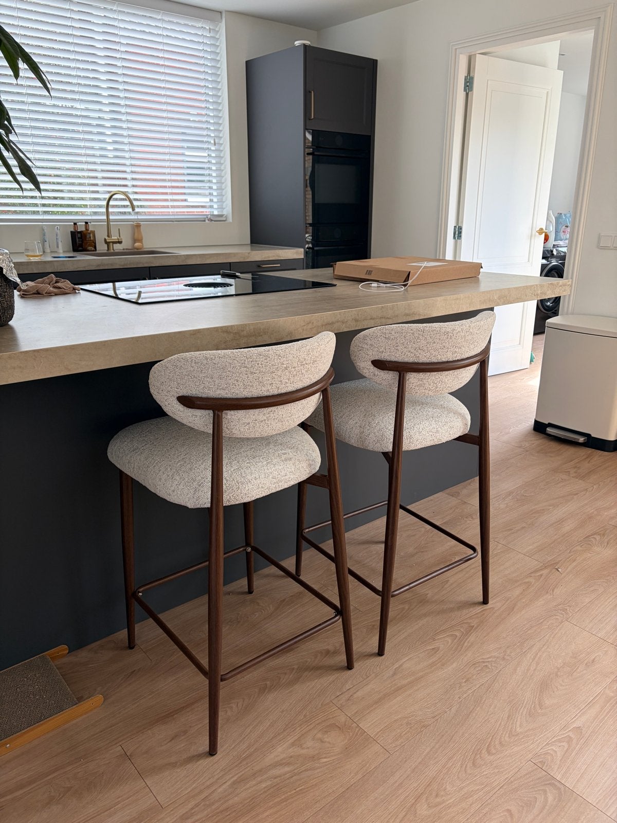 Nieuwe Japandi Barkrukken - Houten Frame, Stoffen Zitting