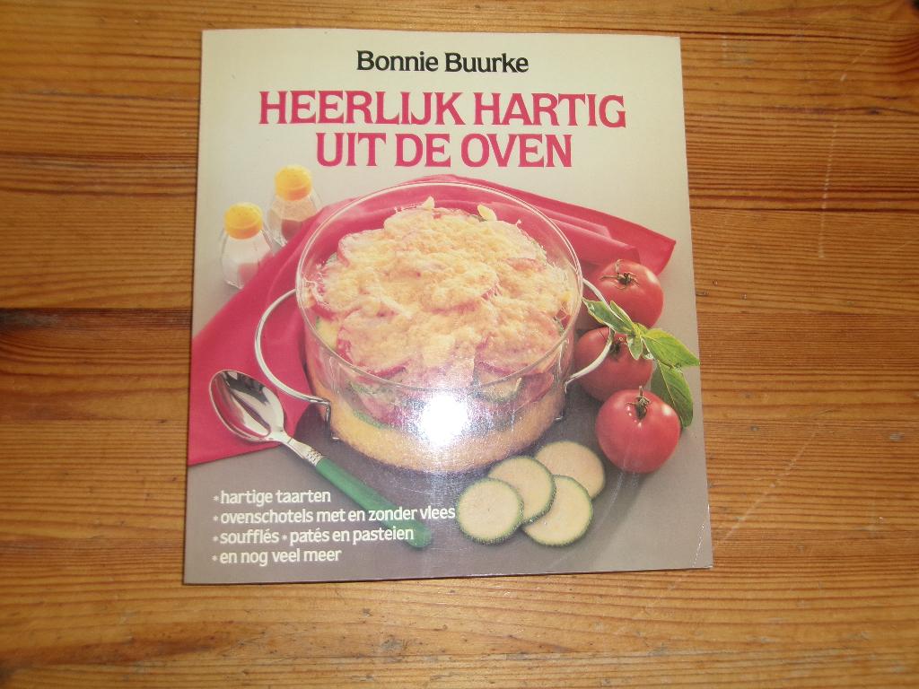 Bonnie Buurke - Heerlijk hartig uit de oven, Boeken, Ophalen of Verzenden, Gelezen