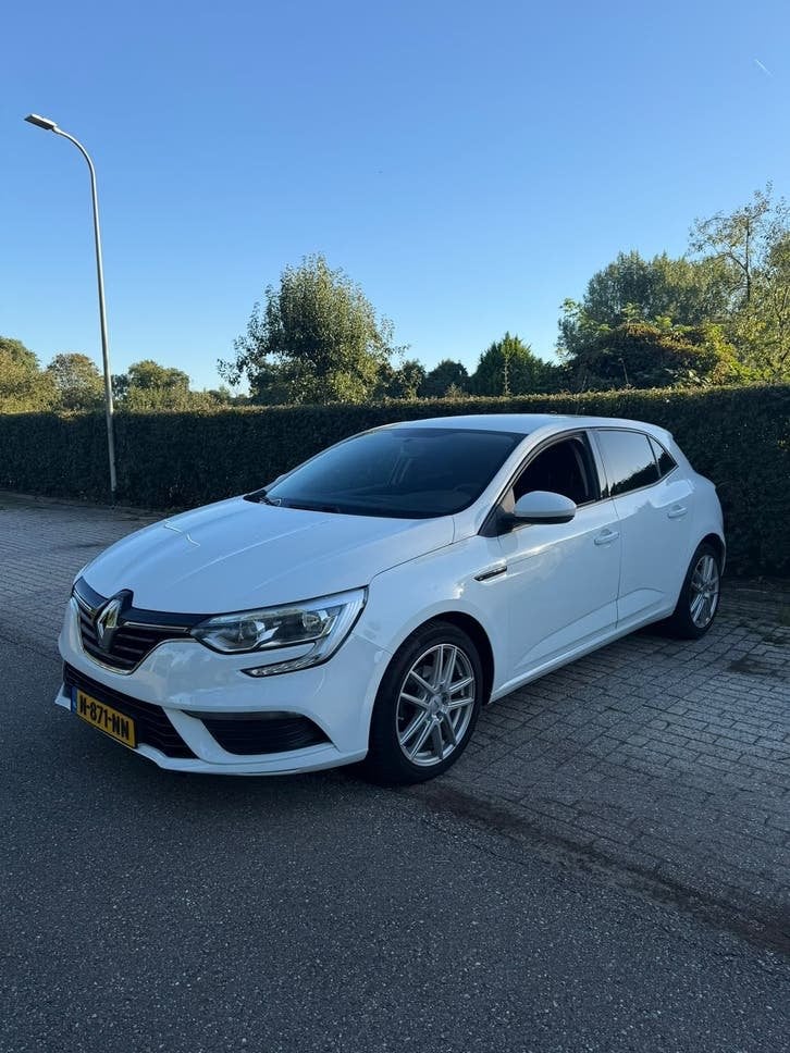 Renault Mégane 1.2 Energy TCe 101pk 2018 Wit, Auto's, Voorwielaandrijving, 4 cilinders, Wit, 19 km/l