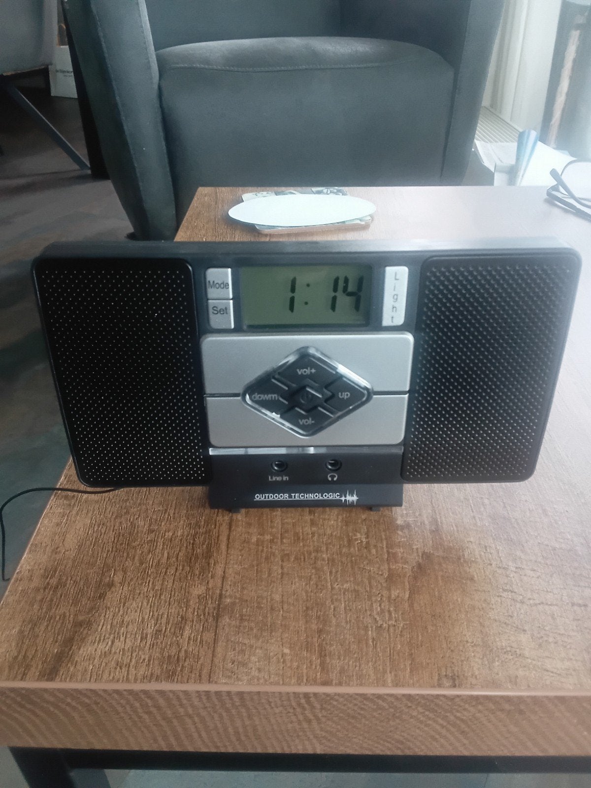 Klokradio /Bureauklokje met 2 luidsprekers, Ophalen of Verzenden, Zo goed als nieuw, Radio