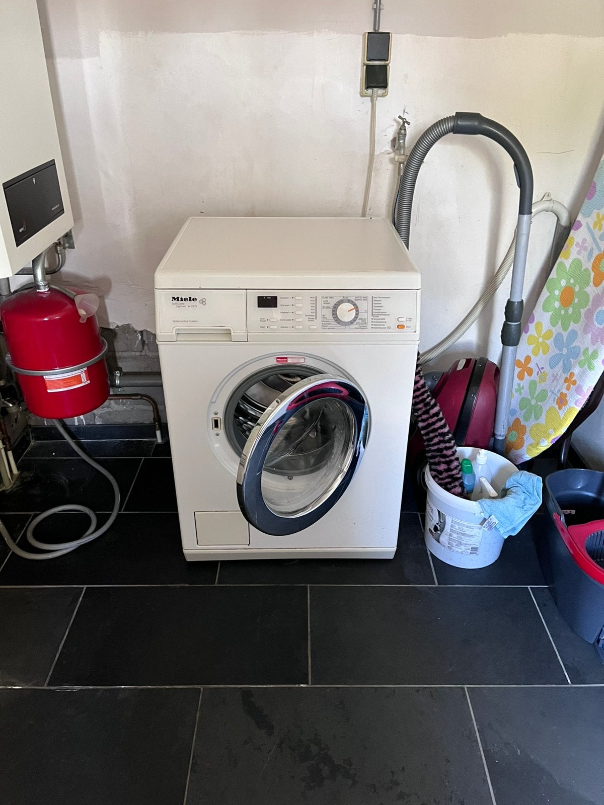 Miele wasmachine softcare systeem W2573, Ophalen, Zo goed als nieuw, 1200 tot 1600 toeren, 85 tot 90 cm
