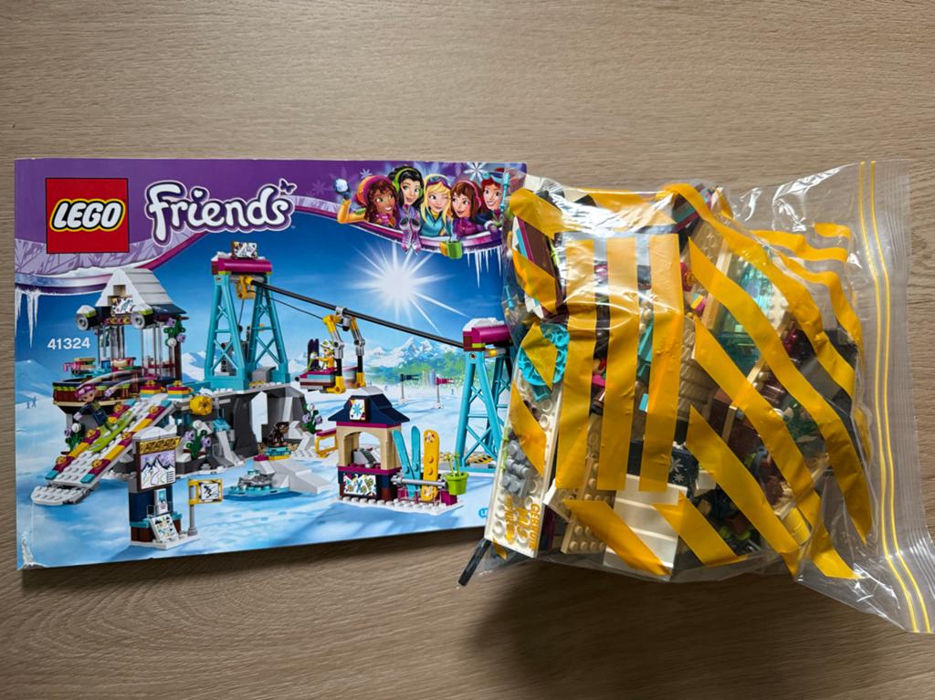 LEGO Friends Snow Resort Skipiste 41324 met boekje, Ophalen of Verzenden, Gebruikt, Overige merken