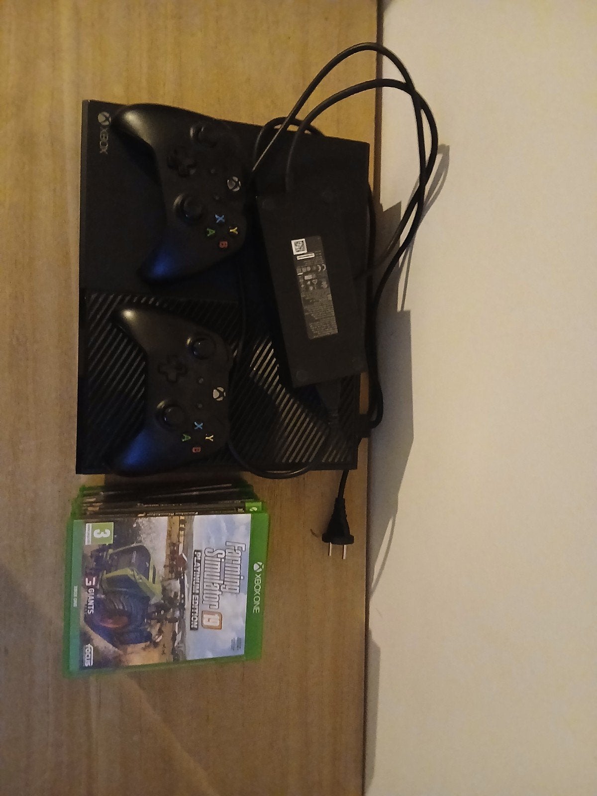xbox one x ( zie beschrijving), Ophalen, Met 2 controllers, Xbox One X, 500 GB
