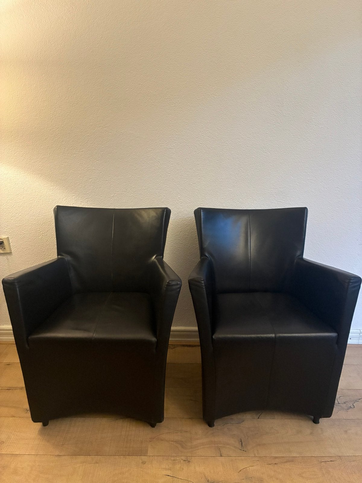 2x Montis Sting fauteuil – Gijs Papavoine – zwart leer, Huis en Inrichting, Ophalen, Zo goed als nieuw, Leer, 50 tot 75 cm