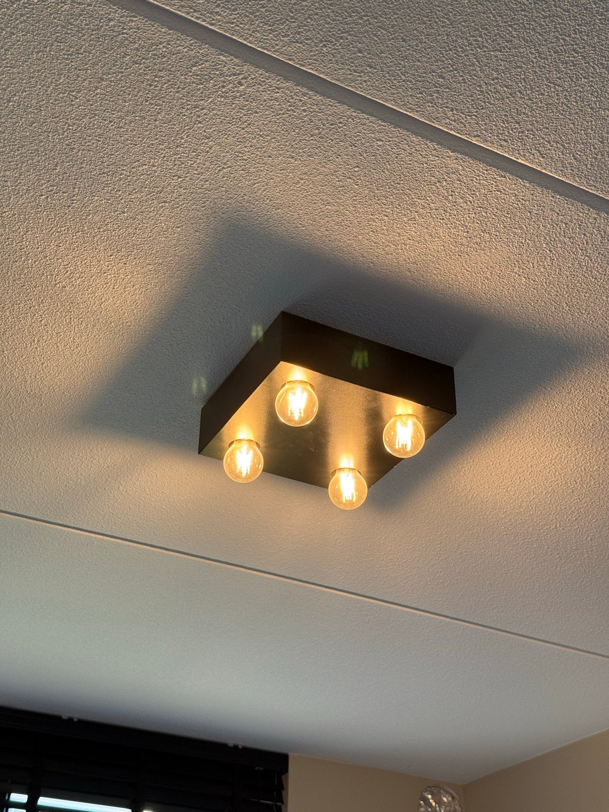 Moderne zwarte plafondlamp met 4 LED filament lampen, Ophalen, Modern, Zwart, LED