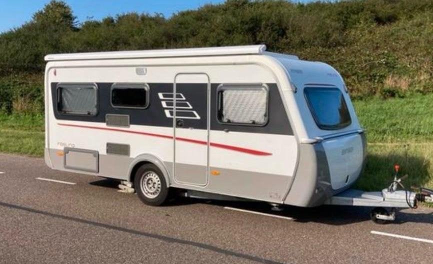 Eriba Feeling 425 (2013) mover, luifel, voortent, vast bed, Vast bed, Kachel, Treinzit, 750 - 1000 kg