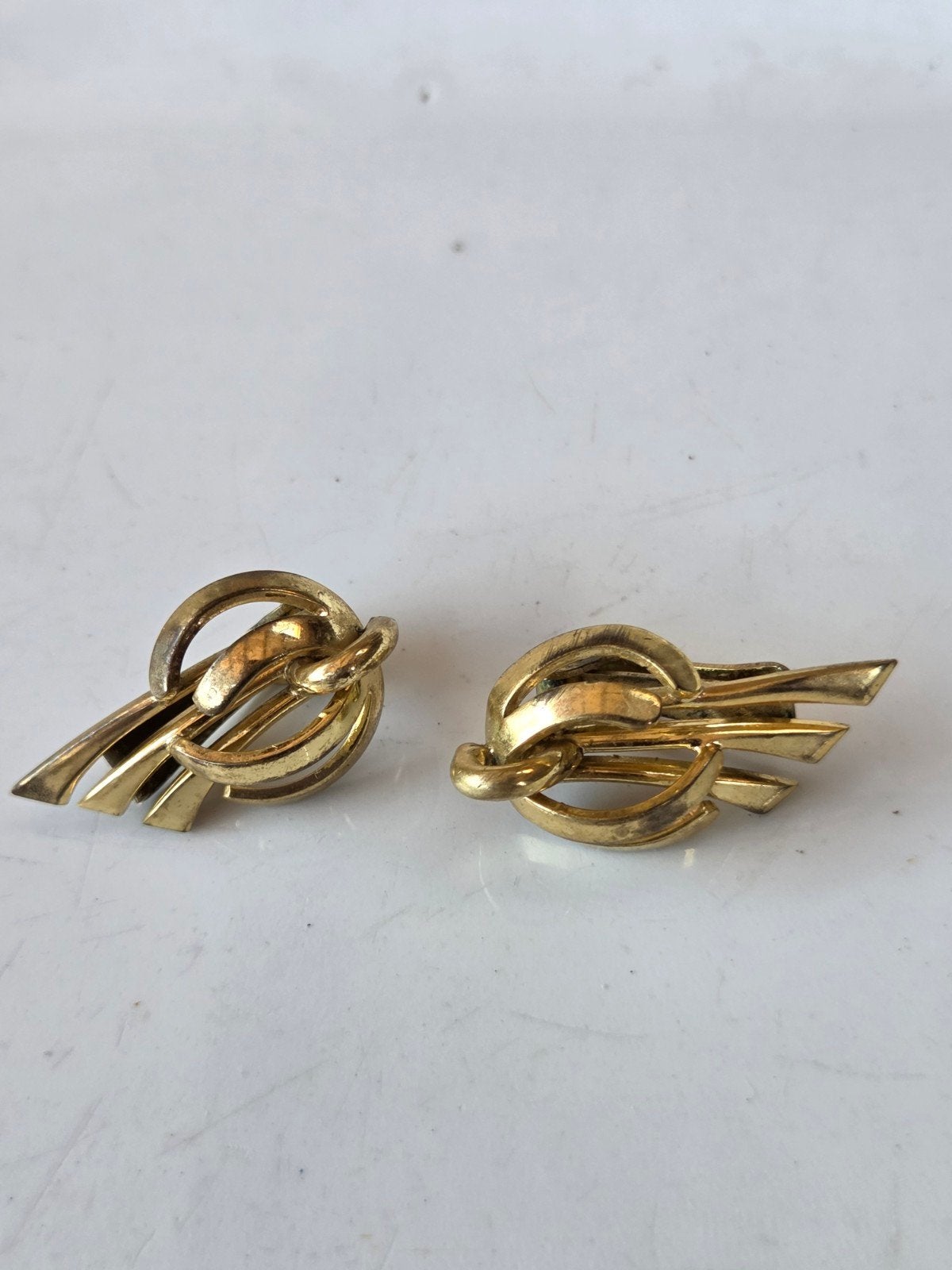 vintage modernist gold tone oorclips, Overige materialen, Gebruikt, Verzenden, Knopjes of Stekers