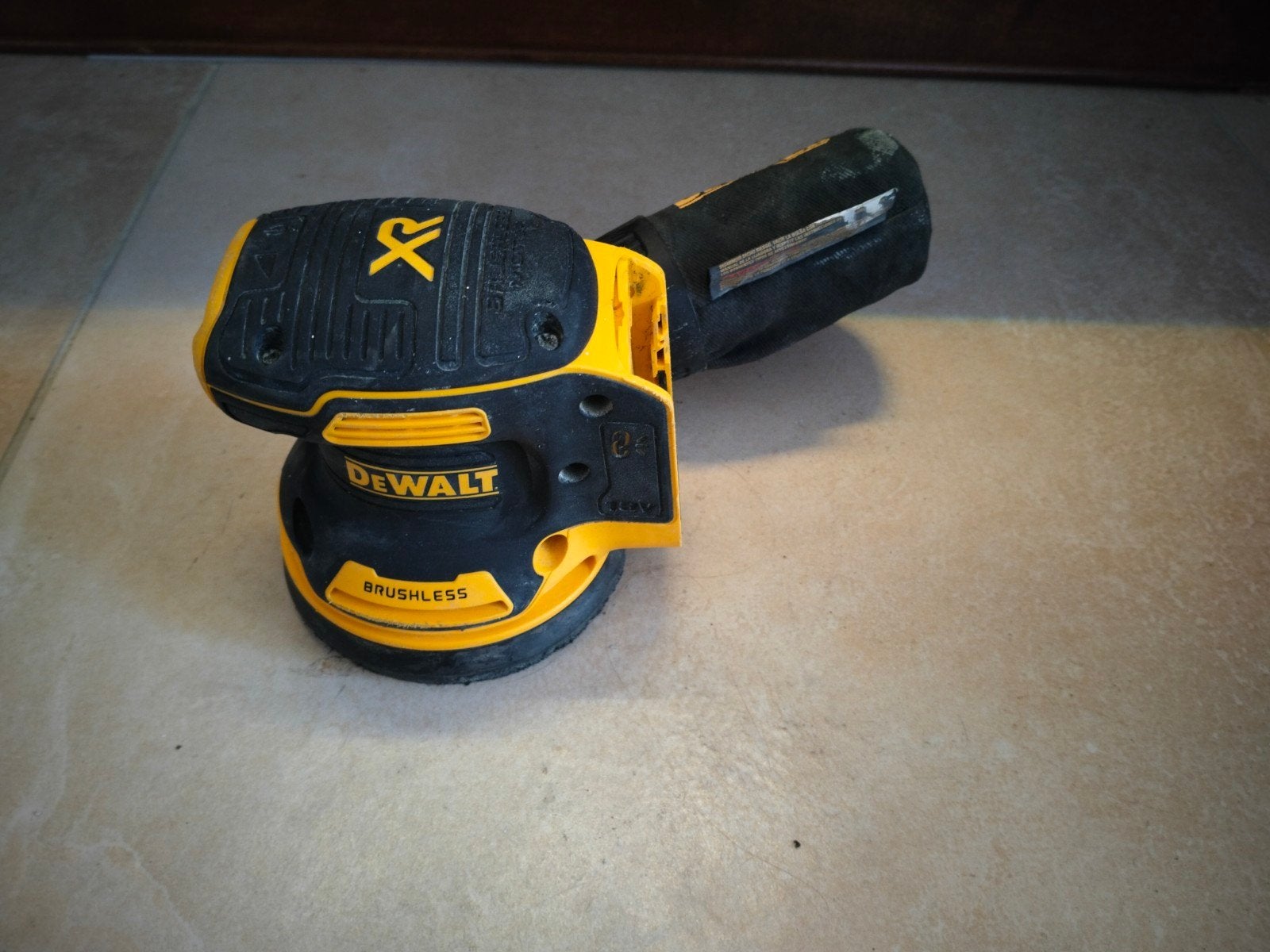 DeWalt DCW210 Accu Excentrische Schuurmachine, Doe-het-zelf en Verbouw, Gereedschap | Schuurmachines, Ophalen, Gebruikt, Minder dan 600 watt