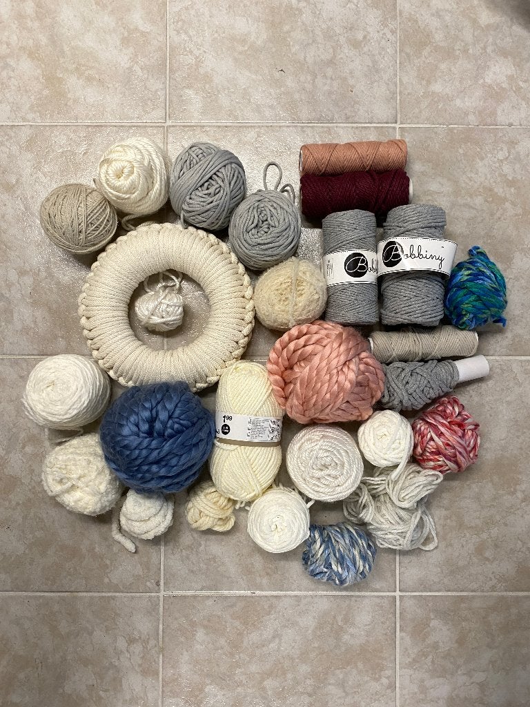 Allerlei restjes wol, macrame draad en bobbiny draad., Ophalen of Verzenden, Zo goed als nieuw, Breien of Haken, Wol of Garen