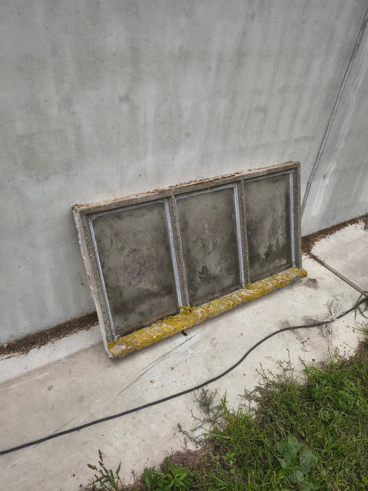 betonnen kozijnen uit koeienstal, Gebruikt, Raamkozijn, Hout, Ophalen