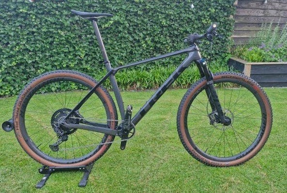 Trek Procaliber 9.8 (2022) – Prismatic Black – Nieuwstaat, Fietsen en Brommers, Fietsen | Mountainbikes en ATB, 57 cm of meer