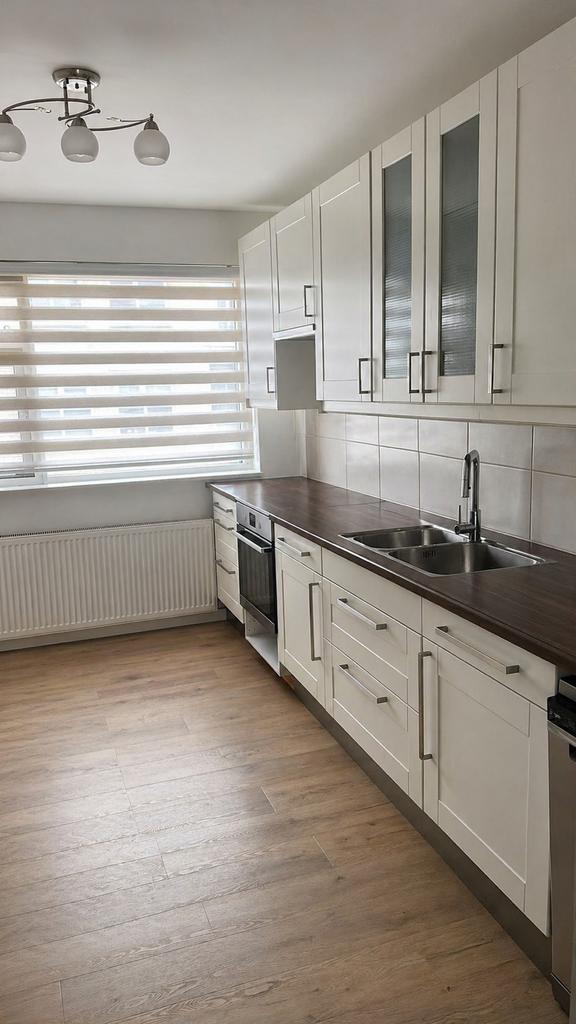 Complete Kitchen + Dining Set (Table & 4 Chairs) + Free, Huis en Inrichting, Ophalen, Zo goed als nieuw, Crème, Enkelwandige keuken